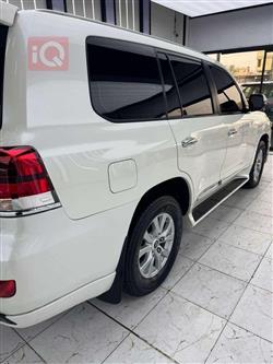 تۆیۆتا لاند کروزەر